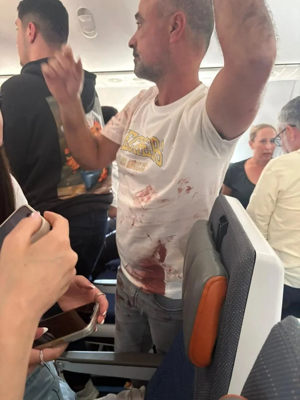 Израильские СМИ обнародовали видеозапись кровавой схватки пассажира с пилотом flydubai