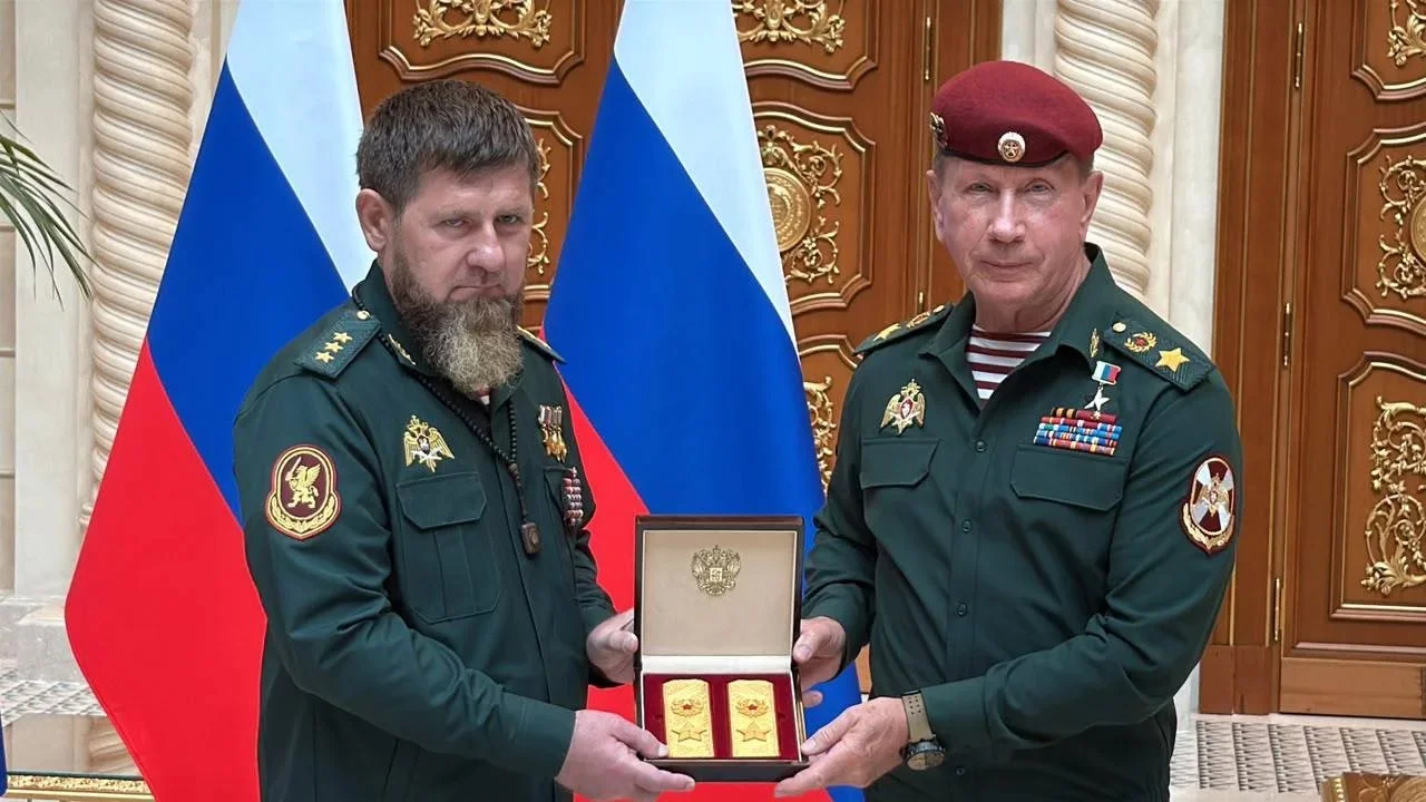 Виктор Золотов вручил Рамзану Кадырову награды