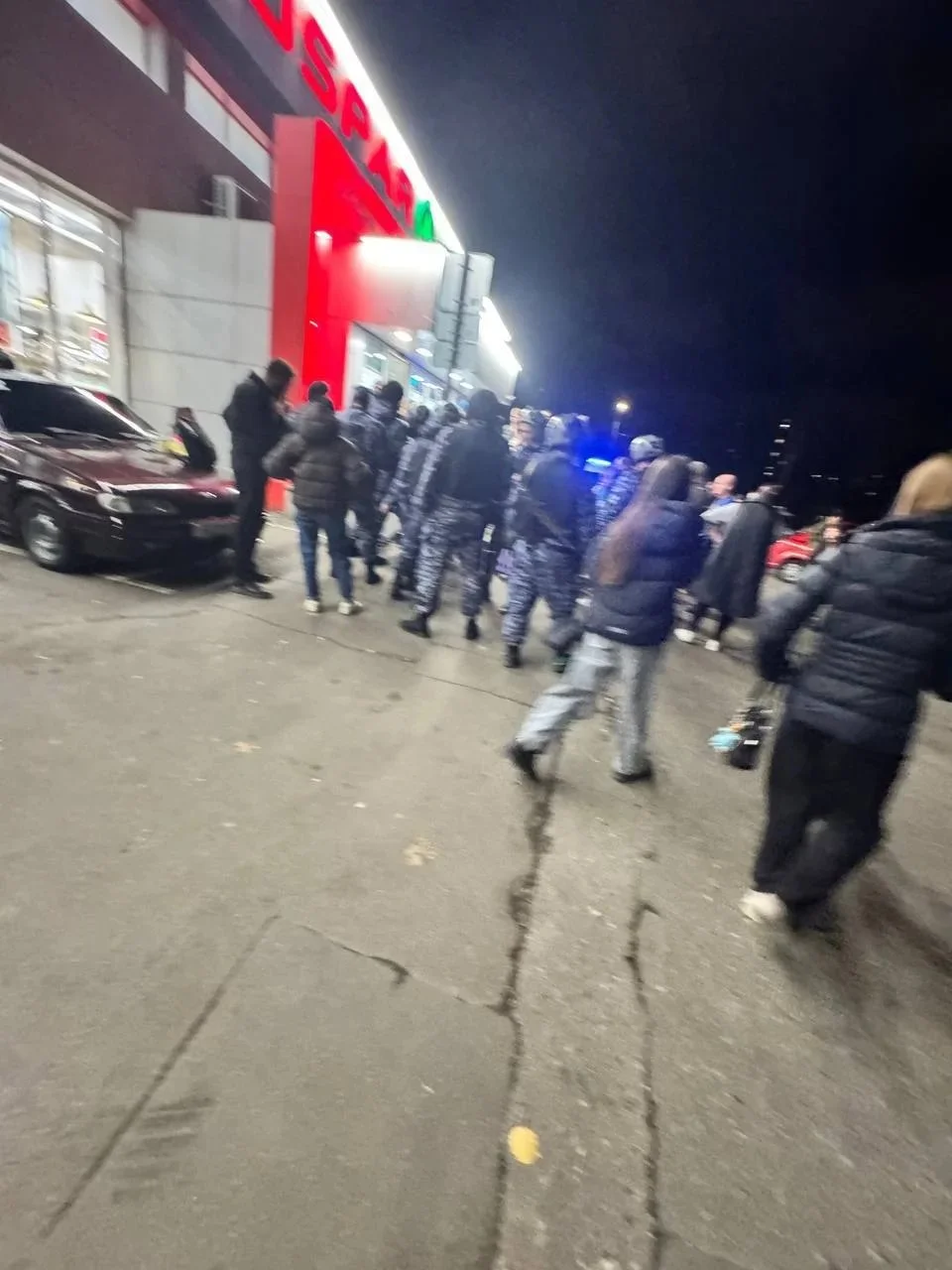 Обложка материала: Мать в Чертанове пыталась задушить детей в коляске: свидетели вызвали медиков и полицию